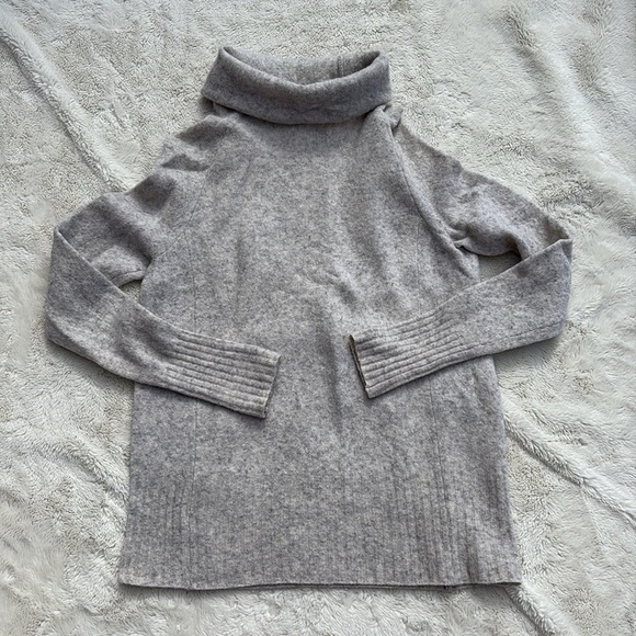 Aritzia Community Yak-Wool Turtleneck Sweater Size XS | Heather Gray | Capsule | - Picture 1 of 9